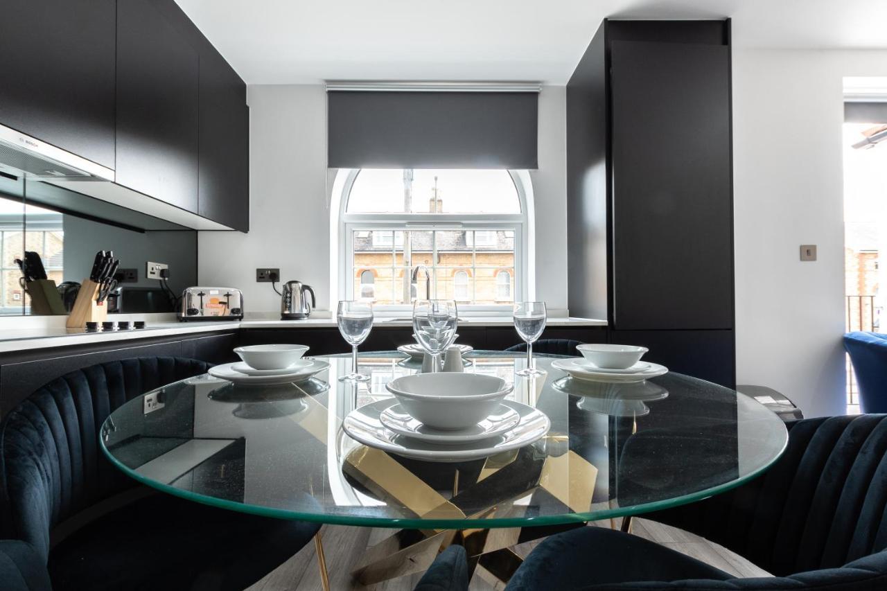 Elegant Apartments In Staines L Free Onsite Parking Staines-upon-Thames Exteriör bild