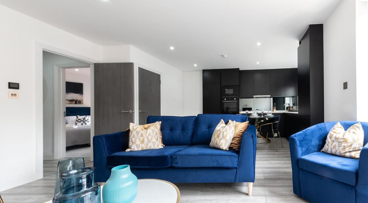 Elegant Apartments In Staines L Free Onsite Parking Staines-upon-Thames Exteriör bild