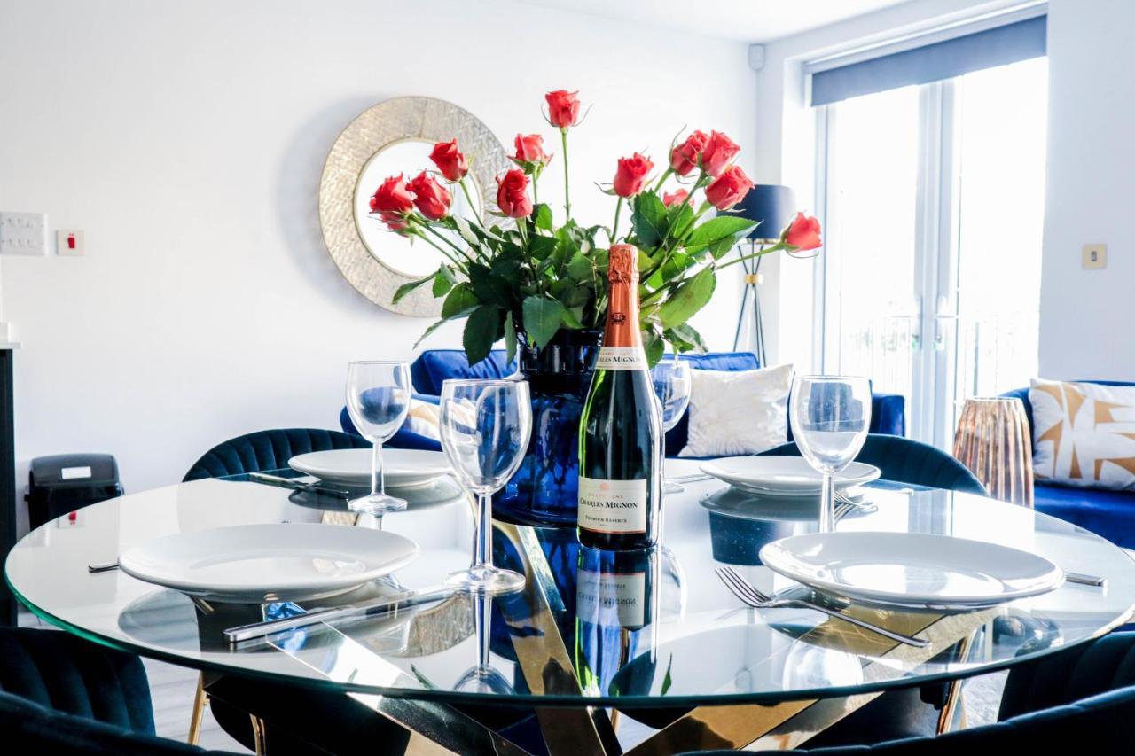 Elegant Apartments In Staines L Free Onsite Parking Staines-upon-Thames Exteriör bild