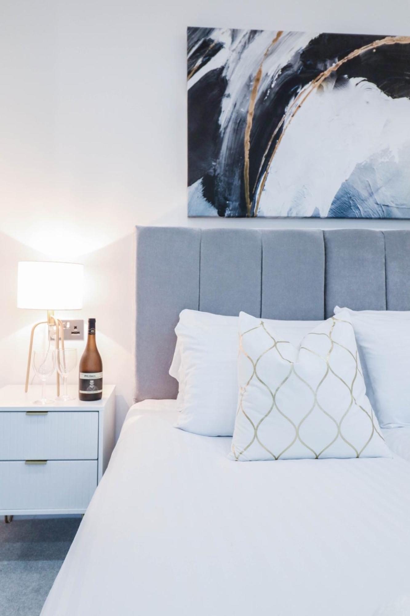 Elegant Apartments In Staines L Free Onsite Parking Staines-upon-Thames Exteriör bild