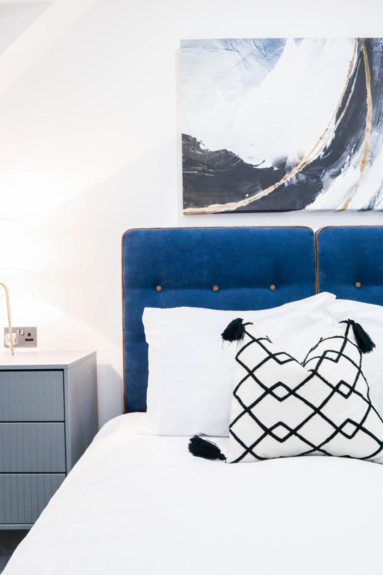 Elegant Apartments In Staines L Free Onsite Parking Staines-upon-Thames Exteriör bild