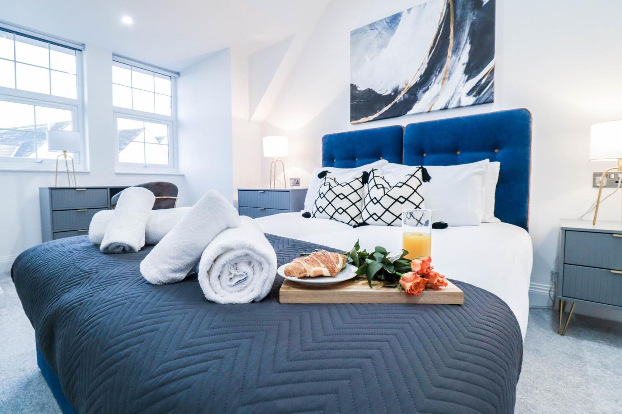 Elegant Apartments In Staines L Free Onsite Parking Staines-upon-Thames Exteriör bild