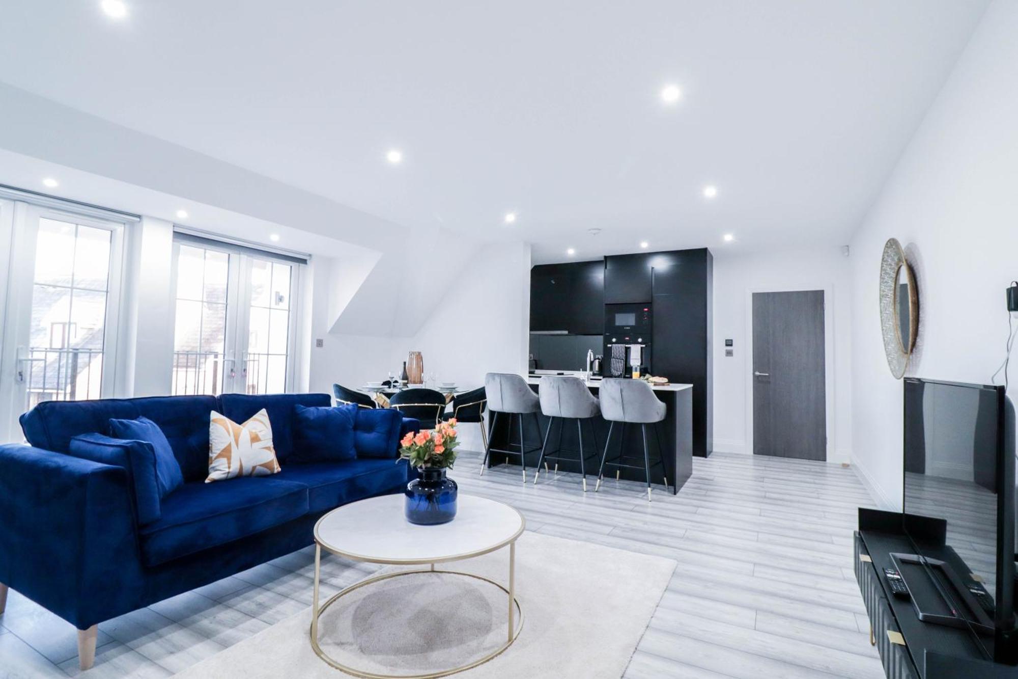 Elegant Apartments In Staines L Free Onsite Parking Staines-upon-Thames Exteriör bild
