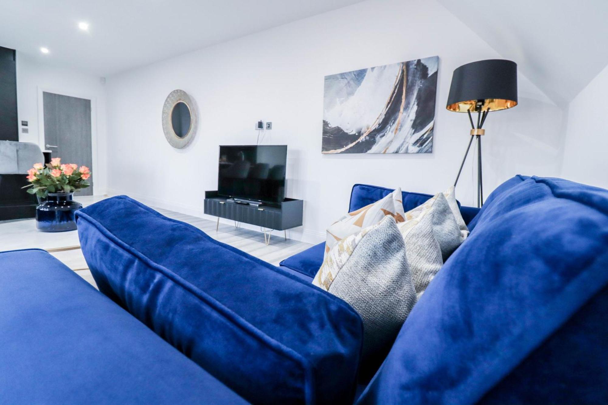 Elegant Apartments In Staines L Free Onsite Parking Staines-upon-Thames Exteriör bild