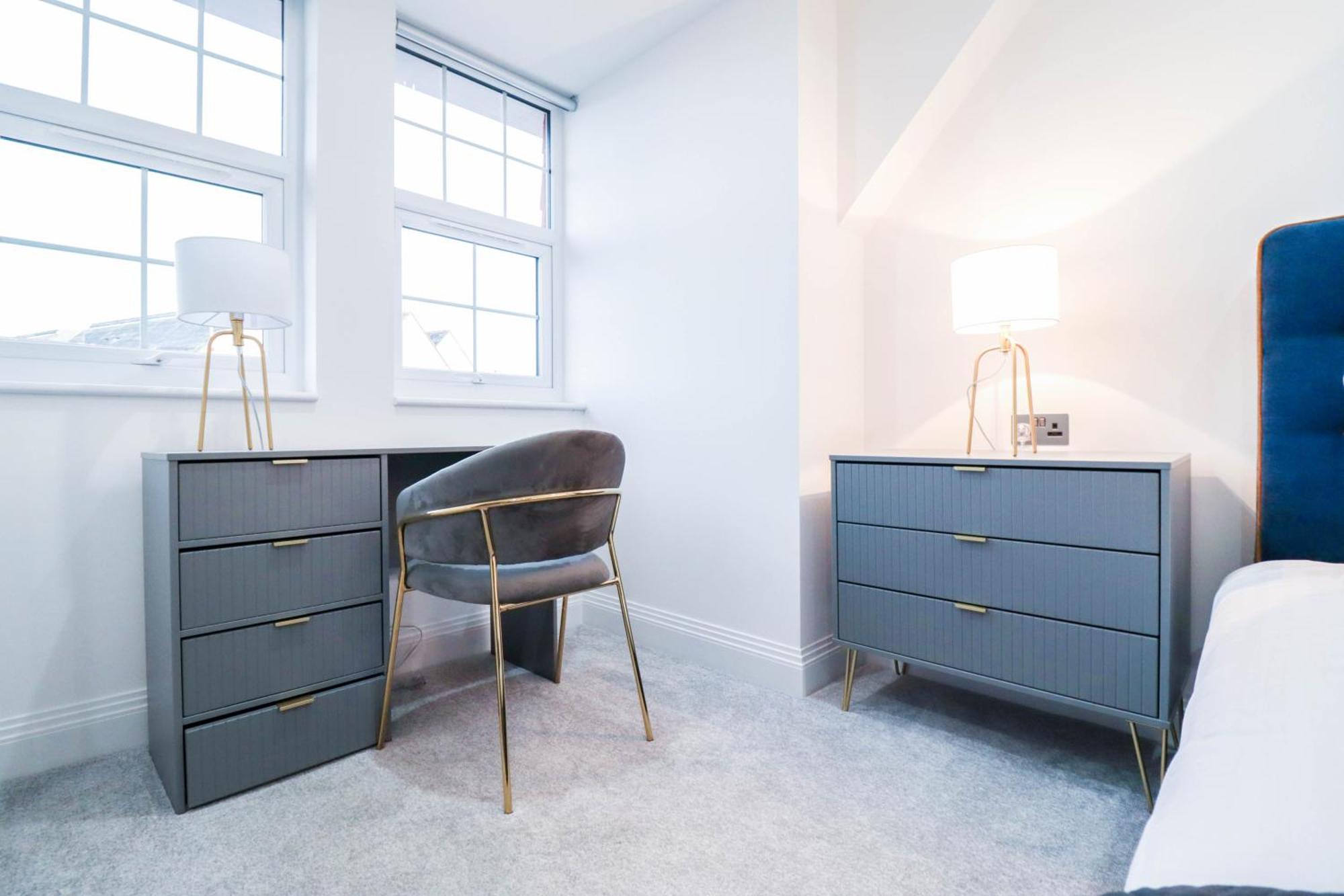 Elegant Apartments In Staines L Free Onsite Parking Staines-upon-Thames Exteriör bild
