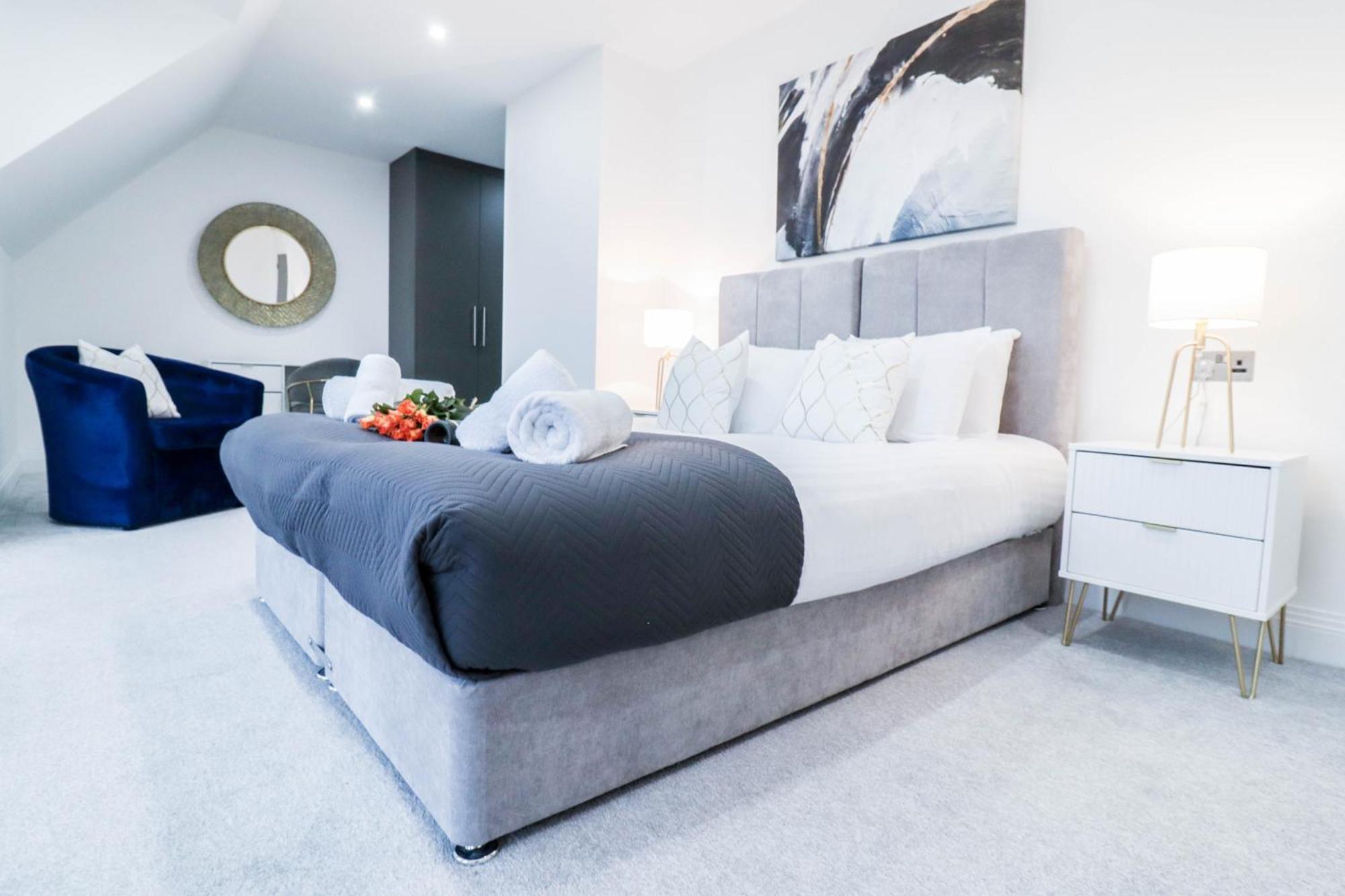 Elegant Apartments In Staines L Free Onsite Parking Staines-upon-Thames Exteriör bild
