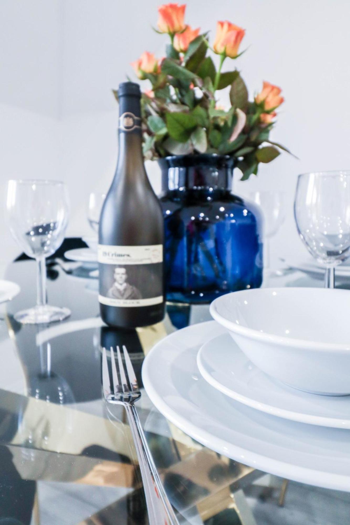 Elegant Apartments In Staines L Free Onsite Parking Staines-upon-Thames Exteriör bild