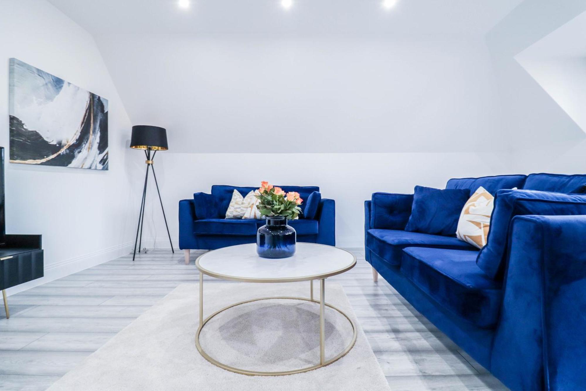 Elegant Apartments In Staines L Free Onsite Parking Staines-upon-Thames Exteriör bild