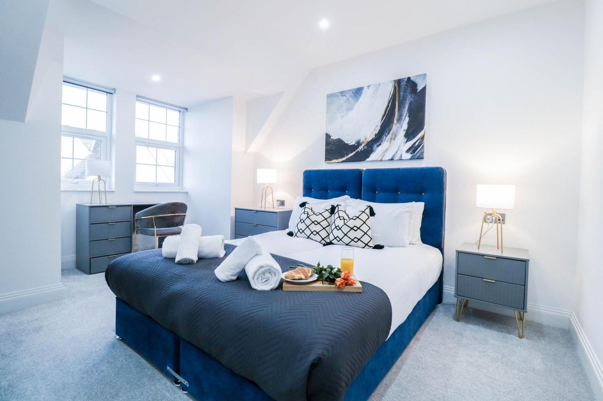 Elegant Apartments In Staines L Free Onsite Parking Staines-upon-Thames Exteriör bild