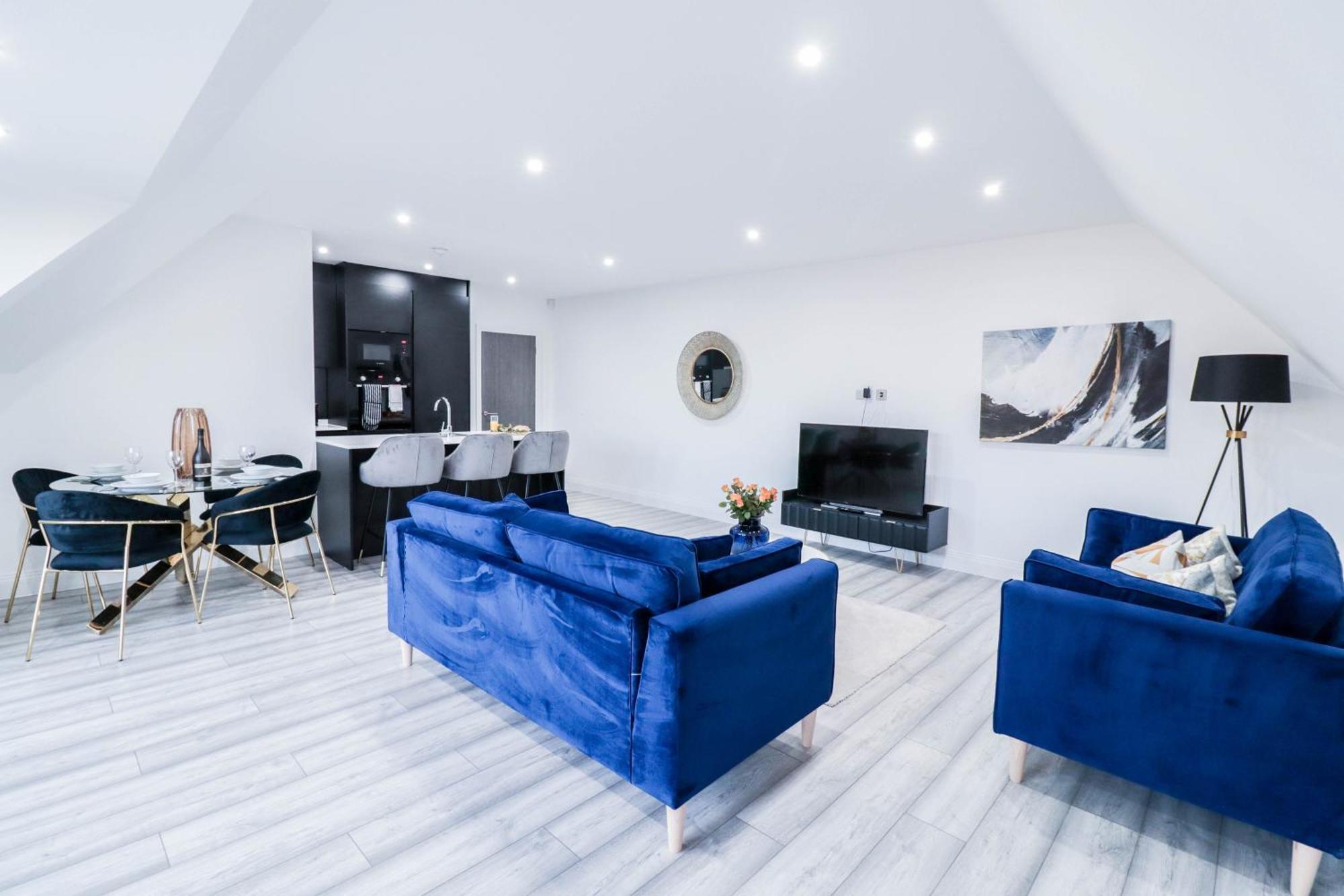 Elegant Apartments In Staines L Free Onsite Parking Staines-upon-Thames Exteriör bild