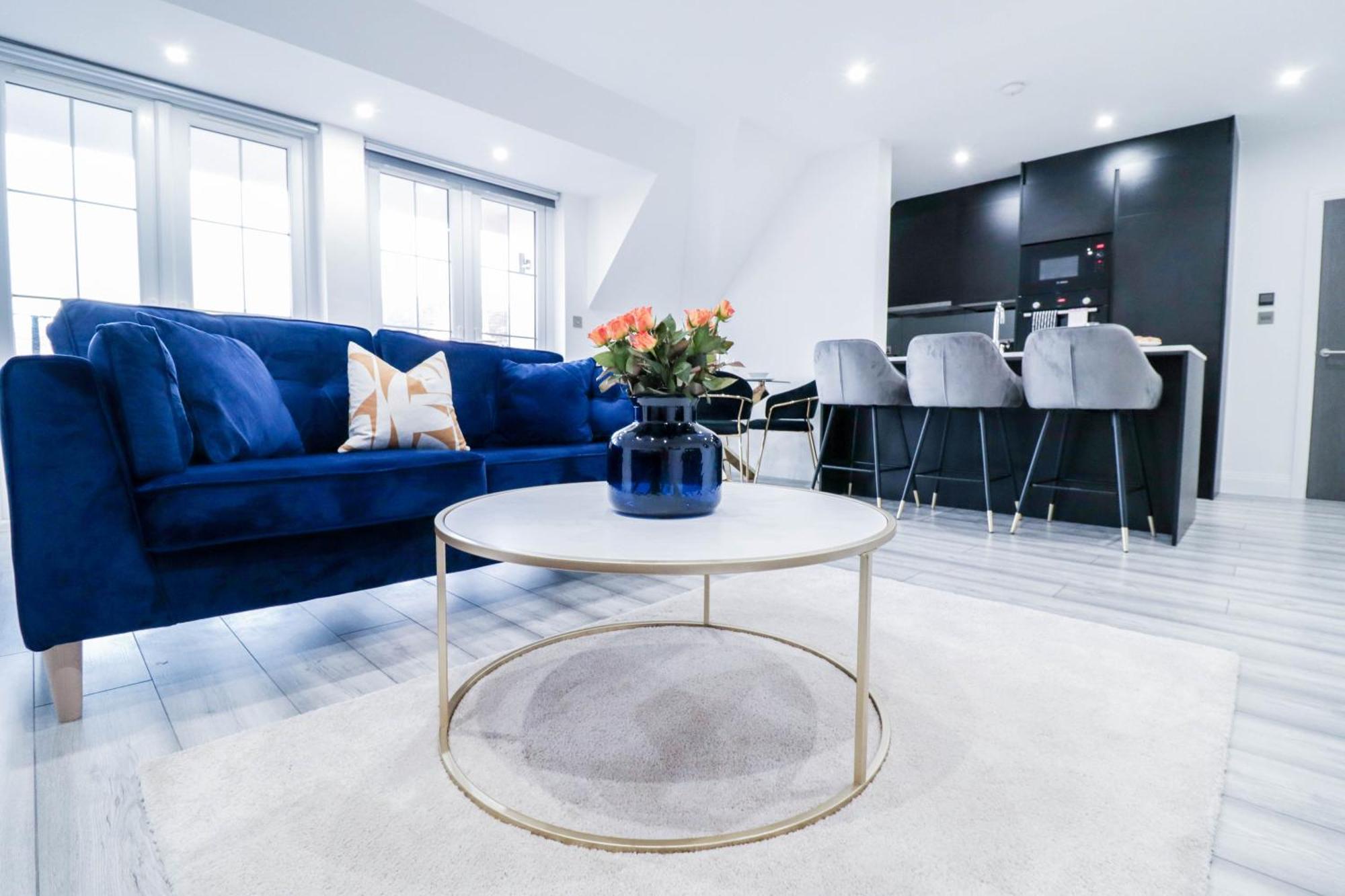 Elegant Apartments In Staines L Free Onsite Parking Staines-upon-Thames Exteriör bild