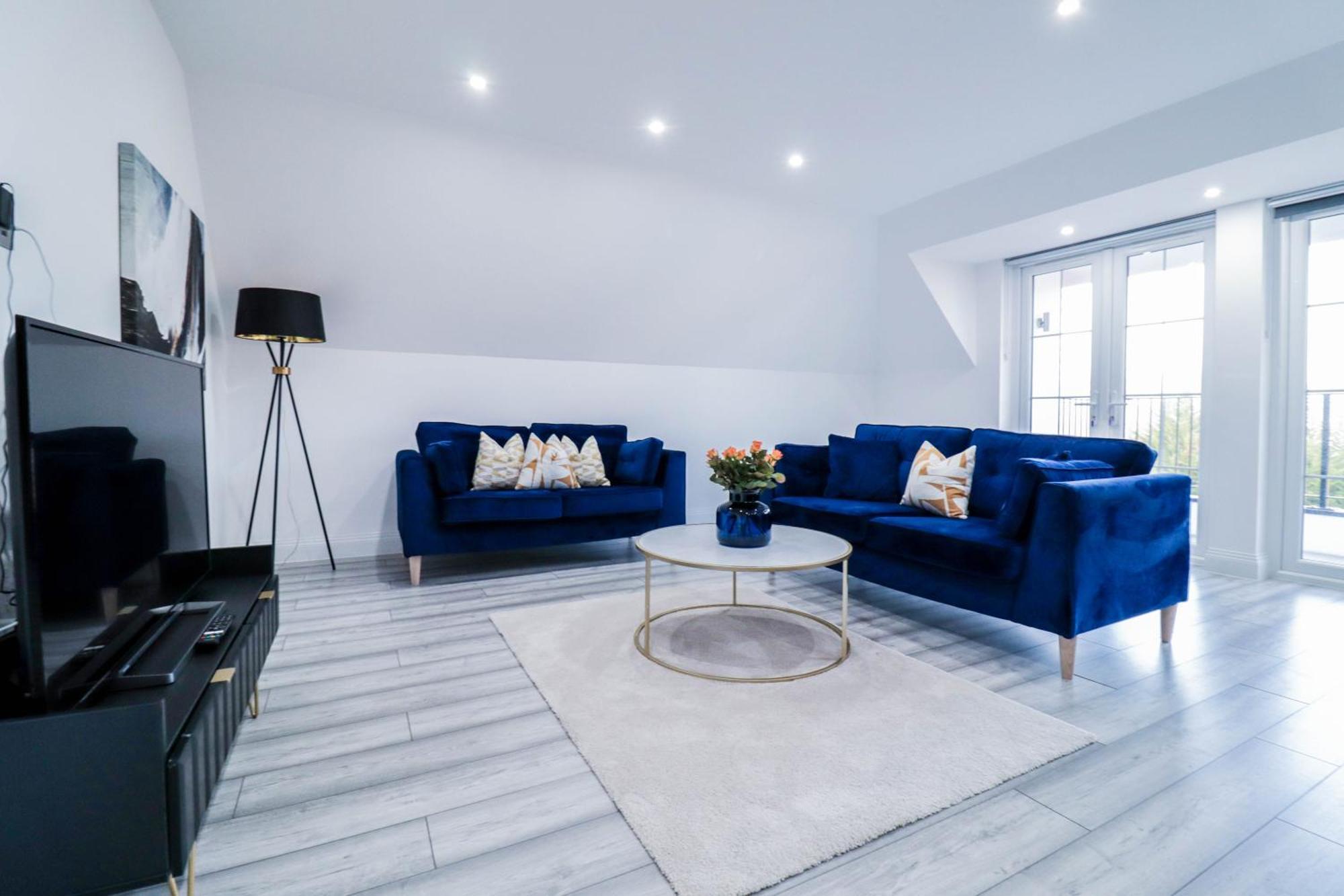 Elegant Apartments In Staines L Free Onsite Parking Staines-upon-Thames Exteriör bild