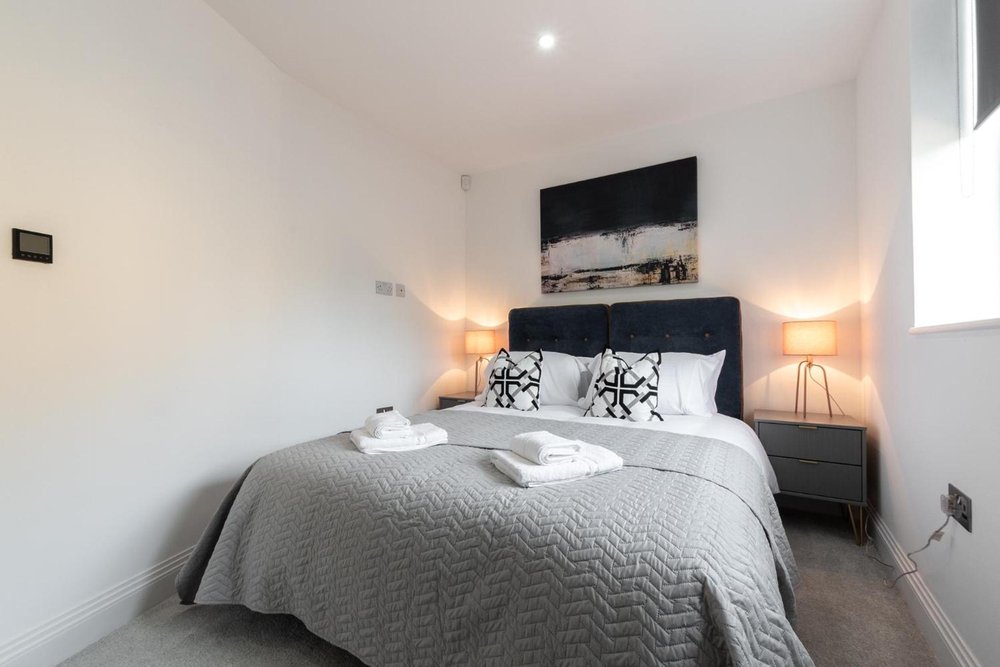 Elegant Apartments In Staines L Free Onsite Parking Staines-upon-Thames Exteriör bild