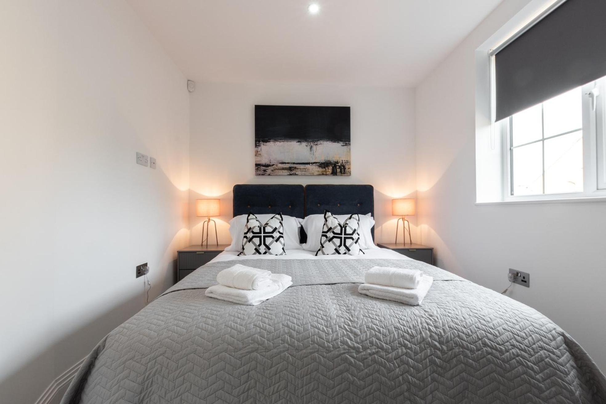 Elegant Apartments In Staines L Free Onsite Parking Staines-upon-Thames Exteriör bild