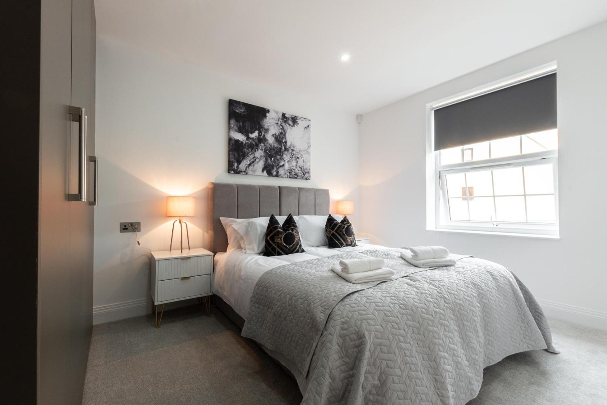Elegant Apartments In Staines L Free Onsite Parking Staines-upon-Thames Exteriör bild